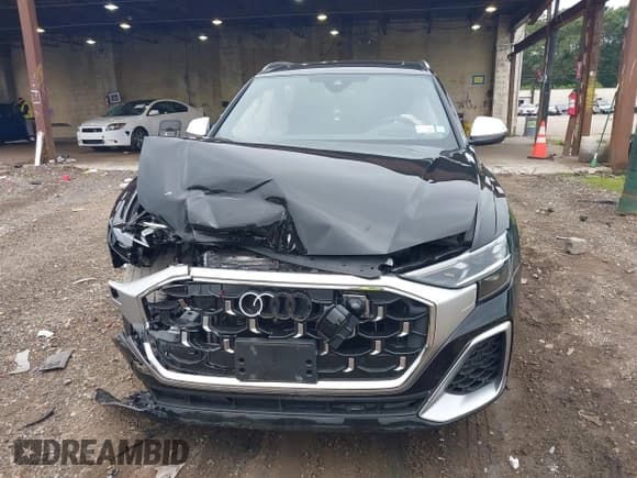 ✅ 2024 Audi SQ8 Prestige • VIN: WA1CWBF18RD003395 • Лот: 42698220. Опубликован ранее на IAAI с пробегом 7 410 миль. Бесплатный доступ к архиву аукционных продаж из США и подробный отчёт об истории автомобиля на DreamBid. Изображение 12.