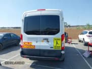 ✅ 2015 Ford Transit Cargo • VIN: 1FTNE1CM8FKB16085 • Lot: 42438768. Wystawiony na IAAI z przebiegiem Nie podano. Bezpłatny archiwum sprzedaży aukcyjnych z USA i szczegółowy raport historii pojazdu na DreamBid. Zdjęcie 17.