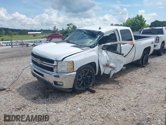 ✅ 2011 Chevrolet Silverado 2500HD LTZ • VIN: 1GC1KYE83BF190971 • Lot: 42695121. Listed on IAAI with Not provided. Free auction sales archive from the USA and detailed vehicle history report at DreamBid. Image 2.