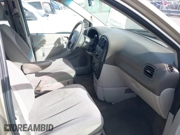 ✅ 2006 Dodge Grand Caravan SE • VIN: 1D4GP24R36B734422 • Lot: 42302517. Wystawiony na IAAI z przebiegiem 217 946 mil. Bezpłatny archiwum sprzedaży aukcyjnych z USA i szczegółowy raport historii pojazdu na DreamBid. Zdjęcie 5.