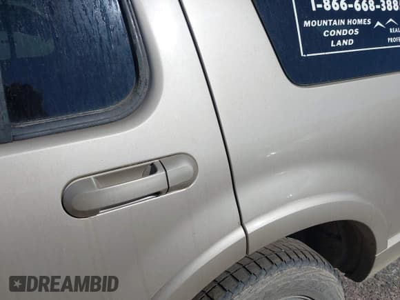 ✅ 2005 Ford Explorer Limited • VIN: 1FMDU75W15UA41227 • Lot: 42654773. Wystawiony na IAAI z przebiegiem 166 507 mil. Bezpłatny archiwum sprzedaży aukcyjnych z USA i szczegółowy raport historii pojazdu na DreamBid. Zdjęcie 6.