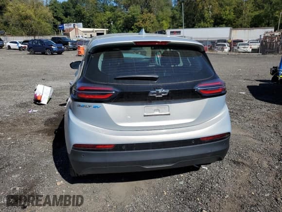 ✅ 2023 Chevrolet Bolt EV 2LT • VIN: 1G1FX6S00P4190027 • Lot: 85300565. Wystawiony na Copart z przebiegiem 26 534 mil. Bezpłatny archiwum sprzedaży aukcyjnych z USA i szczegółowy raport historii pojazdu na DreamBid. Zdjęcie 6.