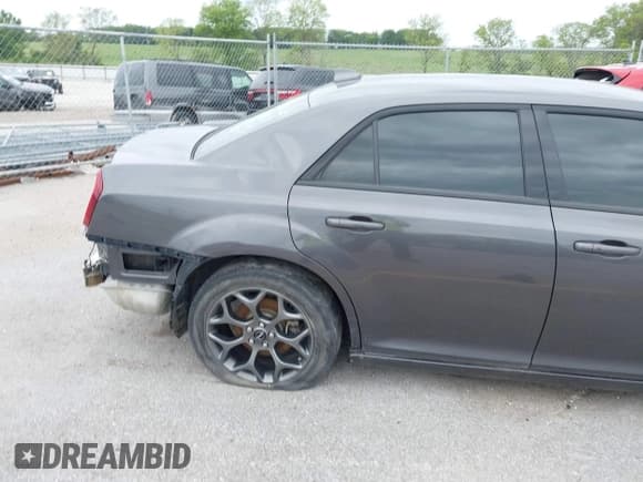 ✅ 2018 Chrysler 300 Touring • VIN: 2C3CCARG2JH338656 • Lot: 42779138. Listed on IAAI with 103,243 mi. Free auction sales archive from the USA and detailed vehicle history report at DreamBid. Image 19.