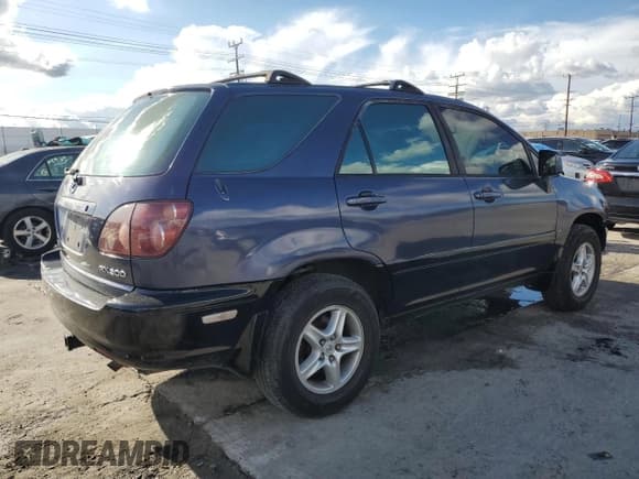 ✅ 2000 Lexus RX 300 • VIN: JT6HF10U0Y0105019 • Lot: 93639405. Listed on Copart with 170,556 mi. Free auction sales archive from the USA and detailed vehicle history report at DreamBid. Image 3.