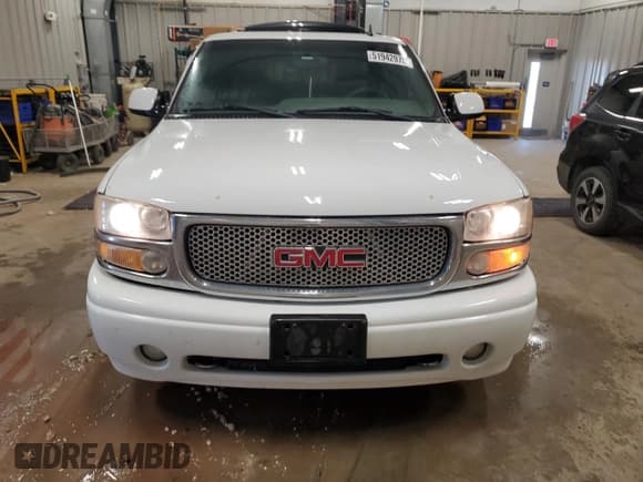 ✅ 2006 GMC Yukon XL • VIN: 1GKFK66U06J125380 • Lot: 51942975. Listed on Copart with 197,270 mi. Free auction sales archive from the USA and detailed vehicle history report at DreamBid. Image 5.