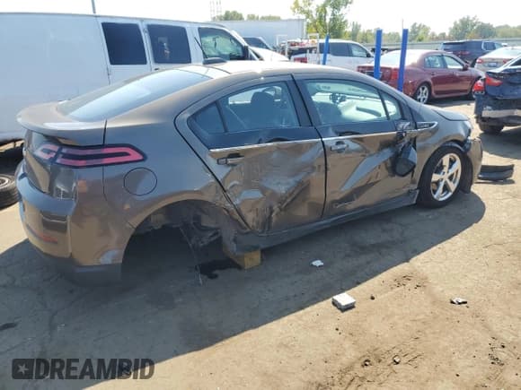 ✅ 2015 Chevrolet Volt • VIN: 1G1RB6E48FU107811 • Lot: 71716274. Wystawiony na Copart z przebiegiem 125 252 mil. Bezpłatny archiwum sprzedaży aukcyjnych z USA i szczegółowy raport historii pojazdu na DreamBid. Zdjęcie 3.