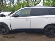 ✅ 2018 Mitsubishi Outlander SE • VIN: JA4AD3A32JZ055477 • Lot: 42144545. Listed on IAAI with 89,242 mi. Free auction sales archive from the USA and detailed vehicle history report at DreamBid. Image 14.