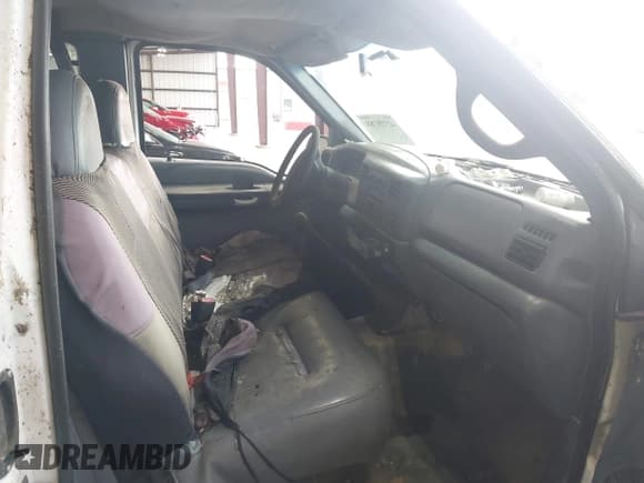 ✅ 1999 Ford F-250 XL • VIN: 1FTNX20L0XEC02440 • Lot: 42739788. Listed on IAAI with 247,489 mi. Free auction sales archive from the USA and detailed vehicle history report at DreamBid. Image 5.