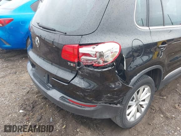 ✅ 2017 Volkswagen Tiguan Wolfsburg Edition • VIN: WVGRV7AX8HW502577 • Lot: 43420184. Wystawiony na IAAI z przebiegiem 81 345 mil. Bezpłatny archiwum sprzedaży aukcyjnych z USA i szczegółowy raport historii pojazdu na DreamBid. Zdjęcie 6.