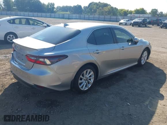 2023 Toyota Camry LE z VIN 4T1C11AK4PU147534, wystawiony jako IAAI lot #43337127 z przebiegiem 11 969 mil mil oraz . Historia ofert i sprzedaży dostępna na DreamBid. Obrazek 4.