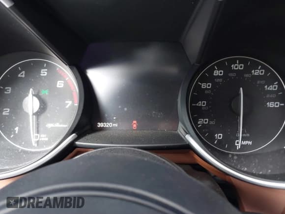 ✅ 2020 Alfa Romeo Giulia Ti • VIN: ZARFANBN6L7634914 • Lot: 43903320. Wystawiony na IAAI z przebiegiem 39 320 mil. Bezpłatny archiwum sprzedaży aukcyjnych z USA i szczegółowy raport historii pojazdu na DreamBid. Zdjęcie 7.