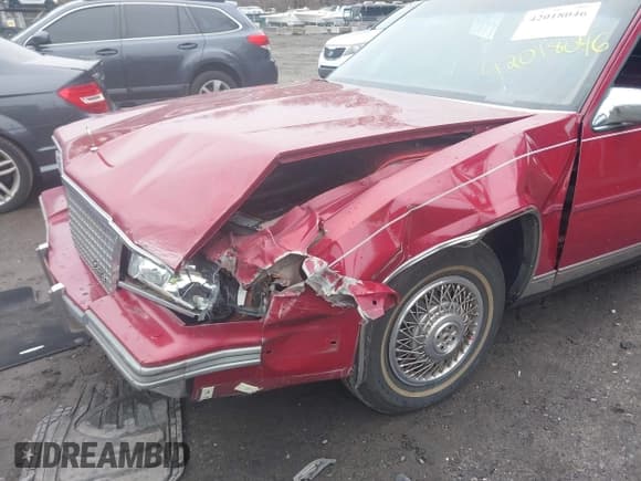 ✅ 1988 Cadillac DeVille • VIN: 1G6CD5159J4301436 • Lot: 42018046. Wystawiony na IAAI z przebiegiem 227 421 mil. Bezpłatny archiwum sprzedaży aukcyjnych z USA i szczegółowy raport historii pojazdu na DreamBid. Zdjęcie 6.