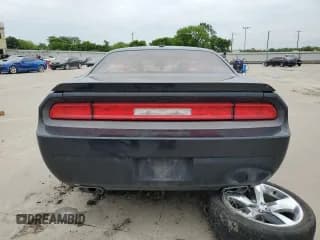 ✅ 2013 Dodge Challenger R/T Plus • VIN: 2C3CDYBT6DH729097 • Lot: 52572444. Wystawiony na Copart z przebiegiem 156 221 mil. Bezpłatny archiwum sprzedaży aukcyjnych z USA i szczegółowy raport historii pojazdu na DreamBid. Zdjęcie 6.