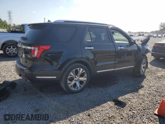 ✅ 2019 Ford Explorer Platinum • VIN: 1FM5K8HT0KGA21224 • Lot: 54771425. Wystawiony na Copart z przebiegiem 114 525 mil. Bezpłatny archiwum sprzedaży aukcyjnych z USA i szczegółowy raport historii pojazdu na DreamBid. Zdjęcie 3.