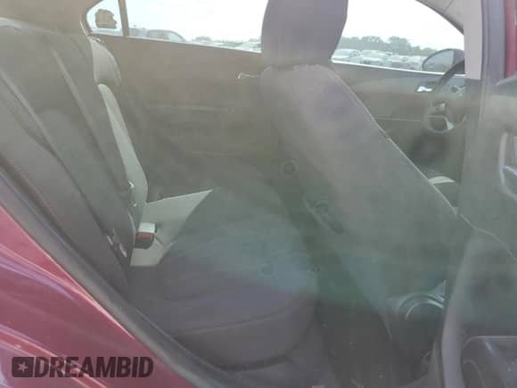 2014 Chevrolet Sonic LT z VIN 1G1JC5SH4E4107699, wystawiony jako Copart lot #68643334 z przebiegiem 240 294 mil mil oraz Szkoda całkowita • Salvage title. Historia ofert i sprzedaży dostępna na DreamBid. Obrazek 10.