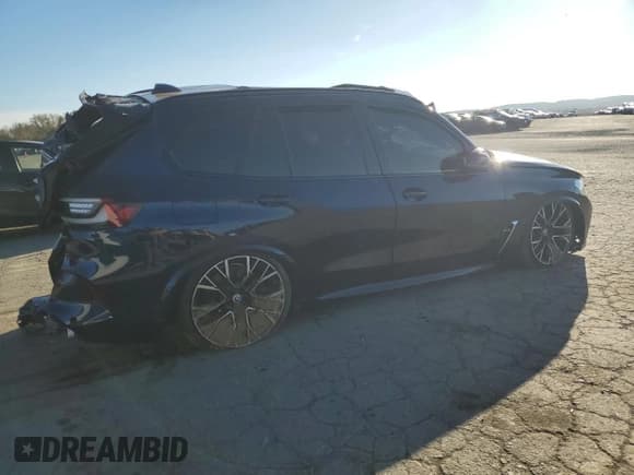✅ 2022 BMW X5 M • VIN: 5YMJU0C00N9M60595 • Lot: 80490364. Wystawiony na Copart z przebiegiem Nie podano. Bezpłatny archiwum sprzedaży aukcyjnych z USA i szczegółowy raport historii pojazdu na DreamBid. Zdjęcie 3.