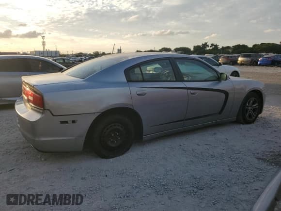 ✅ 2014 Dodge Charger SE • VIN: 2C3CDXBG3EH197743 • Lot: 91448905. Wystawiony na Copart z przebiegiem 147 974 mil. Bezpłatny archiwum sprzedaży aukcyjnych z USA i szczegółowy raport historii pojazdu na DreamBid. Zdjęcie 3.