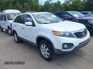 ✅ 2012 Kia Sorento LX • VIN: 5XYKT4A67CG256662 • Лот: 43069899. Опубликован ранее на IAAI с пробегом 177 108 миль. Бесплатный доступ к архиву аукционных продаж из США и подробный отчёт об истории автомобиля на DreamBid. Изображение 1.