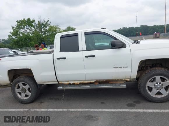 ✅ 2015 Chevrolet Silverado 2500HD LT • VIN: 1GC2KVEG6FZ100680 • Lot: 42928881. Wystawiony na IAAI z przebiegiem 286 834 mil. Bezpłatny archiwum sprzedaży aukcyjnych z USA i szczegółowy raport historii pojazdu na DreamBid. Zdjęcie 13.