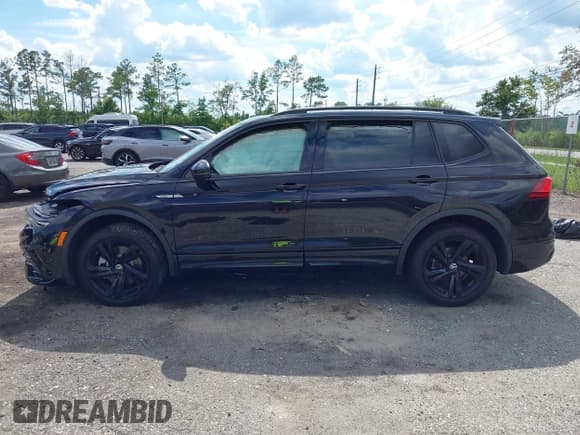 ✅ 2024 Volkswagen Tiguan SE R-Line Black • VIN: 3VVCB7AX9RM199007 • Lot: 42670002. Listed on IAAI with 11,298 mi. Free auction sales archive from the USA and detailed vehicle history report at DreamBid. Image 14.