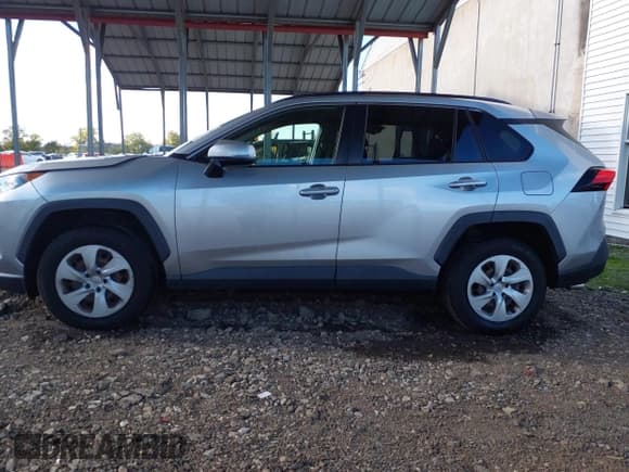 ✅ 2019 Toyota RAV4 LE • VIN: JTMG1RFV0KJ011936 • Lot: 43393628. Listed on IAAI with 77,317 mi. Free auction sales archive from the USA and detailed vehicle history report at DreamBid. Image 14.