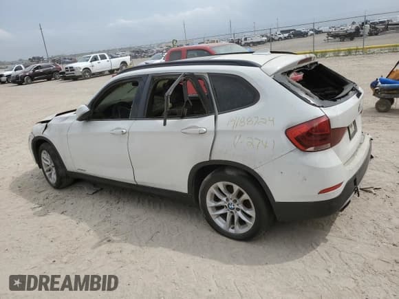 ✅ 2015 BMW X1 xDrive28i • VIN: WBAVL1C5XFVY32741 • Лот: 70323344. Опубликован ранее на Copart с пробегом Не указан. Бесплатный доступ к архиву аукционных продаж из США и подробный отчёт об истории автомобиля на DreamBid. Изображение 2.