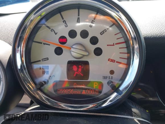 ✅ 2011 MINI Convertible S • VIN: WMWZP3C55BT249405 • Lot: 41461640. Wystawiony na IAAI z przebiegiem 59 856 mil. Bezpłatny archiwum sprzedaży aukcyjnych z USA i szczegółowy raport historii pojazdu na DreamBid. Zdjęcie 7.