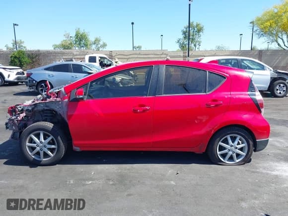 ✅ 2017 Toyota Prius One • VIN: JTDKDTB30H1594830 • Lot: 42271525. Listed on IAAI with 138,270 mi. Free auction sales archive from the USA and detailed vehicle history report at DreamBid. Image 15.