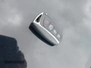 ✅ 2016 Hyundai Genesis 3.8L • VIN: KMHGN4JE3GU106717 • Lot: 40319357. Wystawiony na IAAI z przebiegiem 207 077 mil. Bezpłatny archiwum sprzedaży aukcyjnych z USA i szczegółowy raport historii pojazdu na DreamBid. Zdjęcie 11.