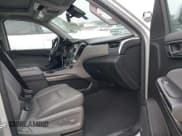 ✅ 2020 Chevrolet Suburban LT • VIN: 1GNSCHKC6LR265468 • Lot: 42042772. Wystawiony na IAAI z przebiegiem 113 335 mil. Bezpłatny archiwum sprzedaży aukcyjnych z USA i szczegółowy raport historii pojazdu na DreamBid. Zdjęcie 5.