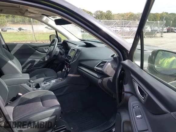 ✅ 2019 Subaru Forester Premium • VIN: JF2SKAGC3KH583498 • Lot: 43419290. Listed on IAAI with 157,452 mi. Free auction sales archive from the USA and detailed vehicle history report at DreamBid. Image 5.