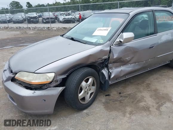 ✅ 2000 Honda Accord EX • VIN: 1HGCG1659YA097742 • Лот: 43042088. Опубликован ранее на IAAI с пробегом 188 135 миль. Бесплатный доступ к архиву аукционных продаж из США и подробный отчёт об истории автомобиля на DreamBid. Изображение 6.