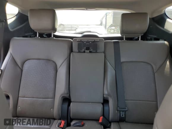 ✅ 2017 Hyundai Santa Fe 2.4L • VIN: 5XYZUDLBXHG427112 • Лот: 64670994. Опубликован ранее на Copart с пробегом 76 720 миль. Бесплатный доступ к архиву аукционных продаж из США и подробный отчёт об истории автомобиля на DreamBid. Изображение 10.