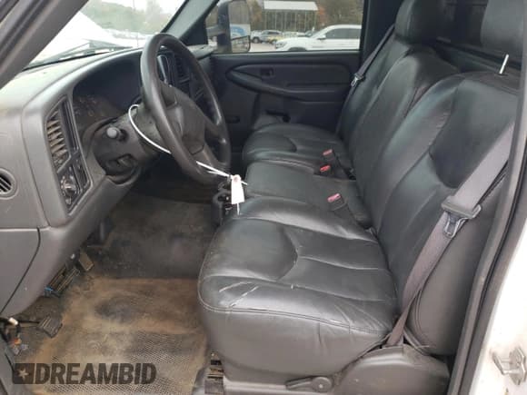 ✅ 2004 GMC Sierra 1500 • VIN: 1GTHC24204E339688 • Lot: 77595054. Wystawiony na Copart z przebiegiem 230 719 mil. Bezpłatny archiwum sprzedaży aukcyjnych z USA i szczegółowy raport historii pojazdu na DreamBid. Zdjęcie 7.