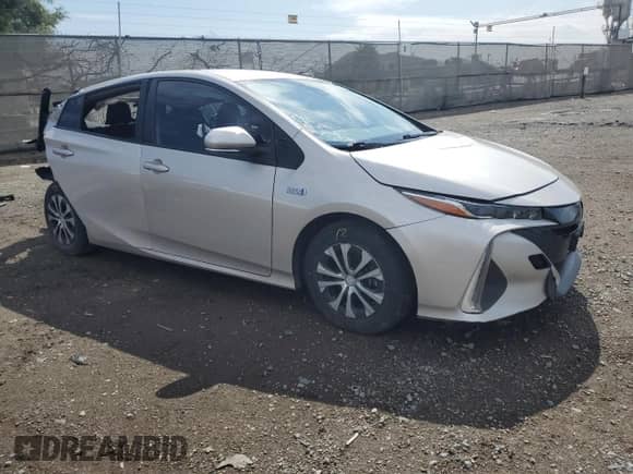 2021 Toyota Prius LE z VIN JTDKAMFP6M3186049, wystawiony jako Copart lot #81289905 z przebiegiem 271 061 mil mil oraz Szkoda całkowita • Salvage title. Historia ofert i sprzedaży dostępna na DreamBid. Obrazek 4.