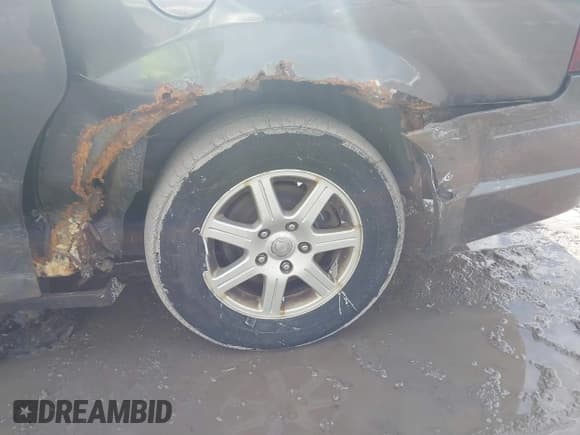 ✅ 2010 Chrysler Town & Country LX • VIN: 2A4RR2D16AR387179 • Lot: 41410509. Wystawiony na IAAI z przebiegiem 209 506 mil. Bezpłatny archiwum sprzedaży aukcyjnych z USA i szczegółowy raport historii pojazdu na DreamBid. Zdjęcie 6.