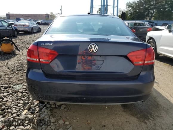 ✅ 2013 Volkswagen Passat S • VIN: 1VWAP7A34DC047387 • Lot: 82010855. Wystawiony na Copart z przebiegiem 147 272 mil. Bezpłatny archiwum sprzedaży aukcyjnych z USA i szczegółowy raport historii pojazdu na DreamBid. Zdjęcie 6.