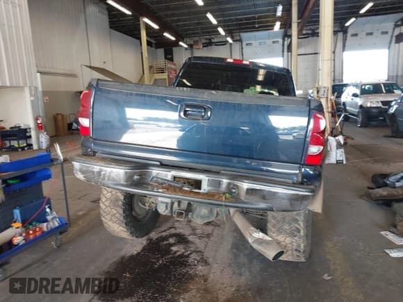 ✅ 2006 Chevrolet Silverado 2500HD LT1 • VIN: 1GCHK23D66F177200 • Lot: 40502053. Listed on IAAI with 103,207 mi. Free auction sales archive from the USA and detailed vehicle history report at DreamBid. Image 17.