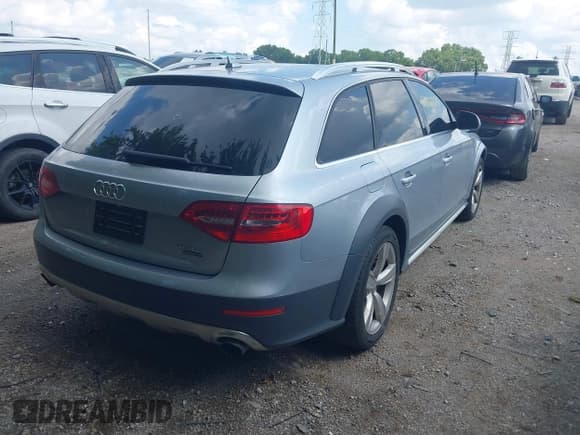 ✅ 2015 Audi allroad A4 Premium Plus • VIN: WA1UFAFL0FA113743 • Лот: 42666224. Опубликован ранее на IAAI с пробегом 124 779 миль. Бесплатный доступ к архиву аукционных продаж из США и подробный отчёт об истории автомобиля на DreamBid. Изображение 4.