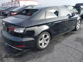 ✅ 2018 Audi A3 Premium • VIN: WAUAUGFF9J1009219 • Lot: 43763880. Wystawiony na IAAI z przebiegiem 49 963 mil. Bezpłatny archiwum sprzedaży aukcyjnych z USA i szczegółowy raport historii pojazdu na DreamBid. Zdjęcie 4.
