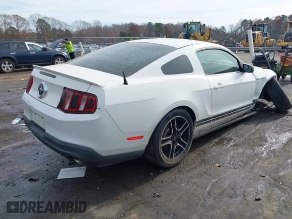 ✅ 2011 Ford Mustang Premium • VIN: 1ZVBP8AM8B5130213 • Lot: 43757998. Listed on IAAI with 146,934 mi. Free auction sales archive from the USA and detailed vehicle history report at DreamBid. Image 4.