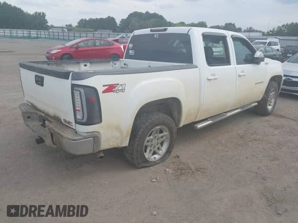 ✅ 2008 GMC Sierra 1500 SLT • VIN: 2GTEK13J881264402 • Lot: 43340783. Listed on IAAI with 286,773 mi. Free auction sales archive from the USA and detailed vehicle history report at DreamBid. Image 4.