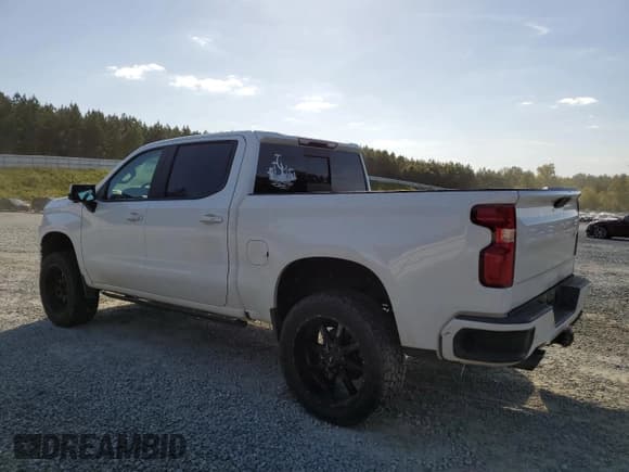 ✅ 2019 Chevrolet Silverado 1500 RST • VIN: 3GCUYEEDXKG104609 • Lot: 82207585. Wystawiony na Copart z przebiegiem 142 831 mil. Bezpłatny archiwum sprzedaży aukcyjnych z USA i szczegółowy raport historii pojazdu na DreamBid. Zdjęcie 2.