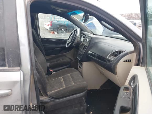 ✅ 2015 Dodge Grand Caravan SE • VIN: 2C4RDGBG0FR688627 • Lot: 41471377. Wystawiony na IAAI z przebiegiem 113 931 mil. Bezpłatny archiwum sprzedaży aukcyjnych z USA i szczegółowy raport historii pojazdu na DreamBid. Zdjęcie 5.