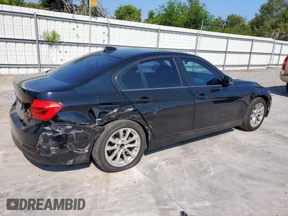 ✅ 2017 BMW 3 Series 320i • VIN: WBA8E1G59HNU15339 • Лот: 71464125. Опубликован ранее на Copart с пробегом 116 095 миль. Бесплатный доступ к архиву аукционных продаж из США и подробный отчёт об истории автомобиля на DreamBid. Изображение 3.