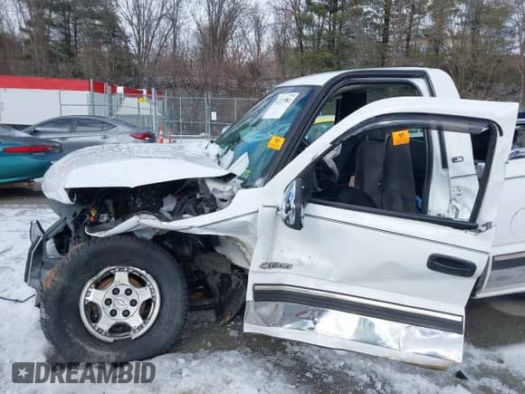 2001 Chevrolet Silverado 1500 с VIN 1GCEK14V51Z243957, выставлен на аукционе IAAI как лот 41227882 с пробегом 136 568 миль миль и . История ставок и продаж доступна на DreamBid. Изображение 6.