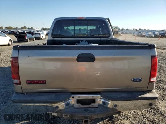 ✅ 2006 Ford F-250 XL • VIN: 1FTSW21P16EC42032 • Lot: 86896235. Wystawiony na Copart z przebiegiem Nie podano. Bezpłatny archiwum sprzedaży aukcyjnych z USA i szczegółowy raport historii pojazdu na DreamBid. Zdjęcie 6.