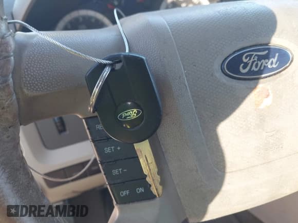 ✅ 2009 Ford Escape Hybrid • VIN: 1FMCU49369KA52087 • Lot: 43491225. Listed on IAAI with 208,540 mi. Free auction sales archive from the USA and detailed vehicle history report at DreamBid. Image 11.