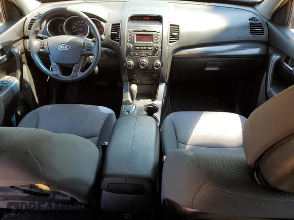 ✅ 2012 Kia Sorento LX • VIN: 5XYKT4A23CG275741 • Lot: 71827125. Listed on Copart with 68,959 mi. Free auction sales archive from the USA and detailed vehicle history report at DreamBid. Image 8.