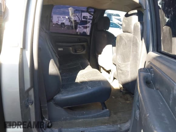 ✅ 2003 Chevrolet Silverado 2500HD LS • VIN: 1GCHC23U33F150223 • Lot: 43705201. Wystawiony na IAAI z przebiegiem 180 674 mil. Bezpłatny archiwum sprzedaży aukcyjnych z USA i szczegółowy raport historii pojazdu na DreamBid. Zdjęcie 8.